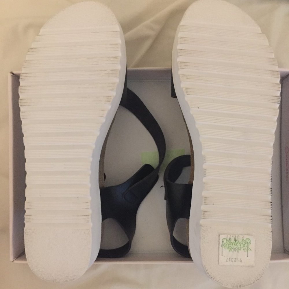 NOT RATED "9.0M" Sandals - Picture 5 of 5
